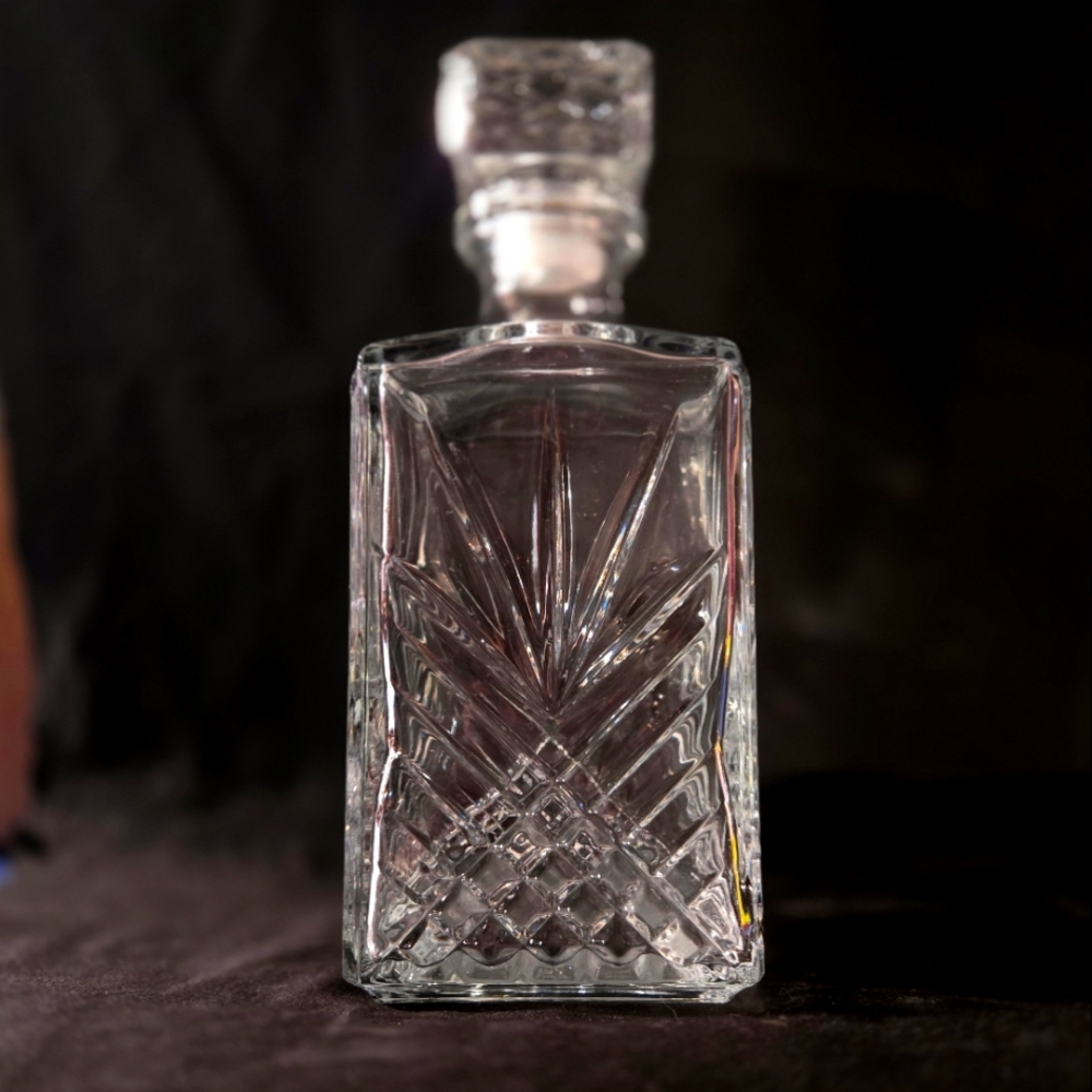 BORMIOLI ROCCO, SELECTRA,LEAD CRYSTAL, 33.75 FL.OZ., DECANTER W/STARBURST DETAIL